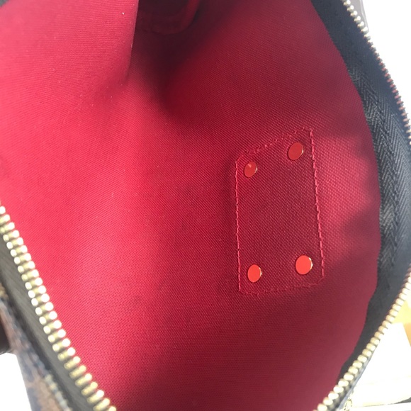 🔥🌟HOST PICK🔥🌟ZIPPER CROSSBODY LOUIS VUITTON - Picture 6 of 14